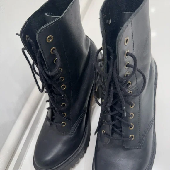 DR MARTENS KENDRA HEELED BOOT Size:5 - Picture 6 of 8
